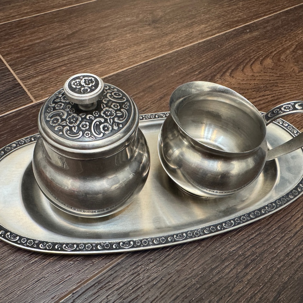 Vintage Oneida Custom 18/8 Stainless Steel Creamer and Sugar Set With a Tray